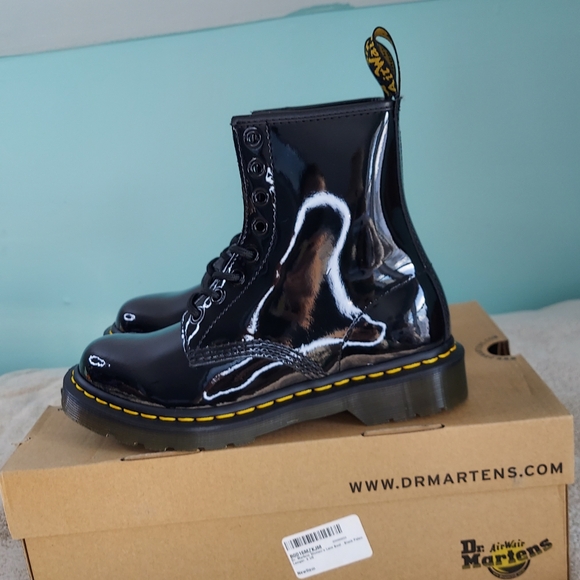 Dr. Martens Black Patent Leather Lace-Up Ankle Boots Women's Size 6 Brand New - Picture 15 of 16